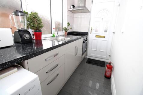 Kitchen3.JPG