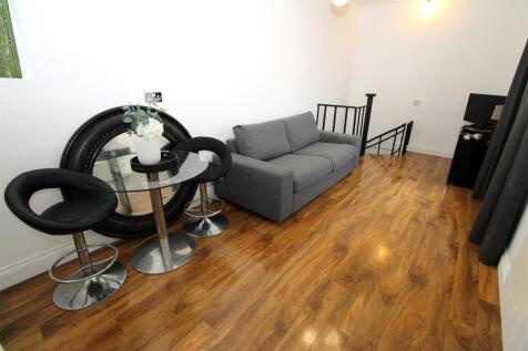 Lounge1.JPG