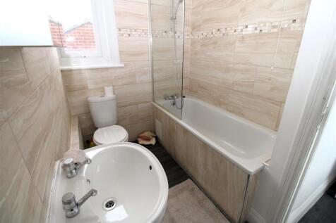 Bathroom.JPG