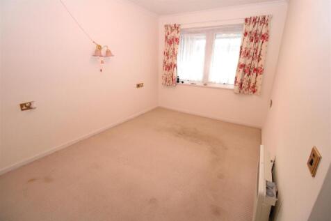 Bedroom 1.JPG