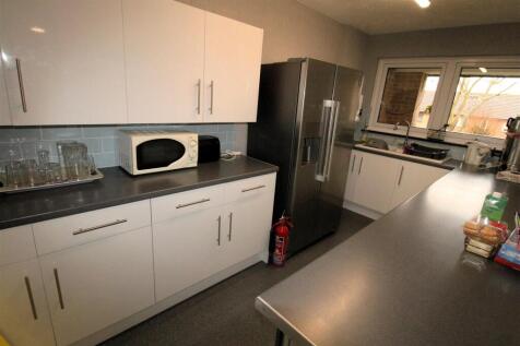comm kitchen.JPG