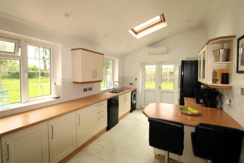 Kitchen 1.JPG