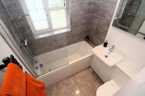 Bathroom1.JPG