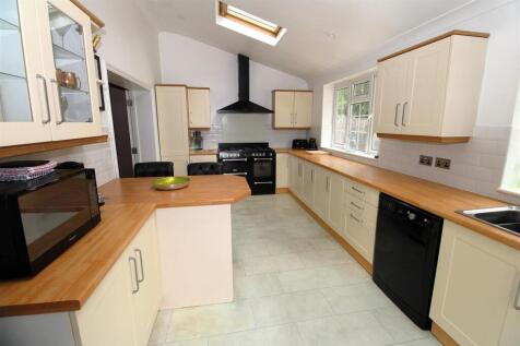 Kitchen USE1.JPG