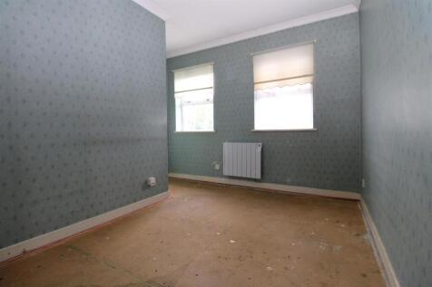 Bedroom 1.JPG