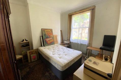 V Bed 1.jpg