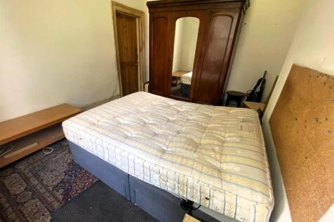 V Bed 1 (1).jpg