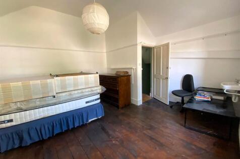 V Bed 2 (1).jpg