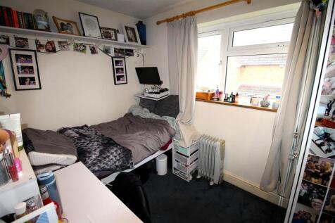 Bed 4.JPG