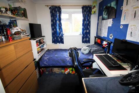 Bed 3.JPG