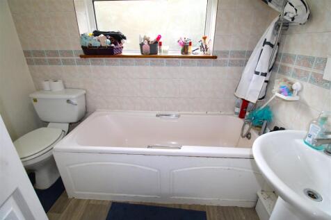 Bathroom2.JPG