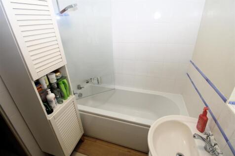 Bathroom1.JPG