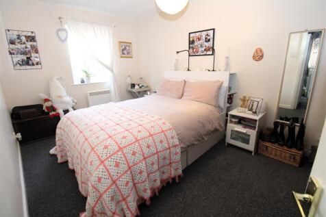 Bed 1.JPG