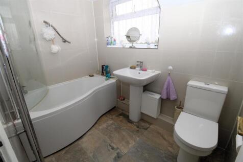 Bathroon1.JPG