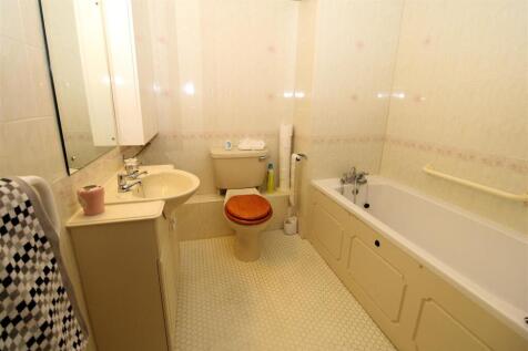 USE BATHROOM.JPG