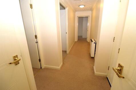 USE HALLWAY.JPG