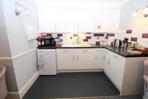USE COMM KITCHEN.JPG