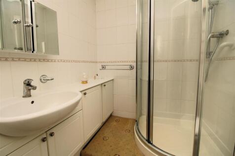 Shower room.JPG