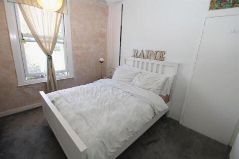 bedroom 2.JPG