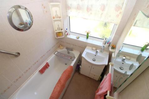 Bathroom.JPG