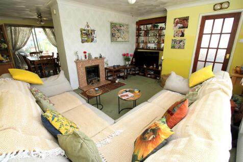 Lounge 2.JPG