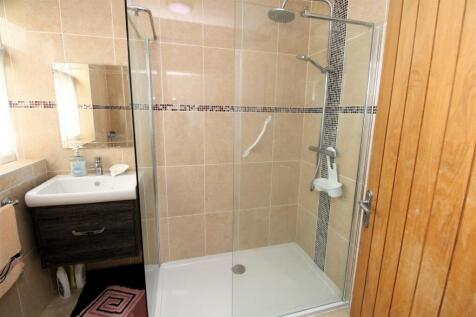 Shower room1.JPG