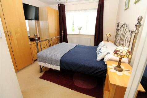 Bed 1.JPG