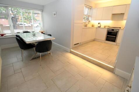 Kitchen3.JPG