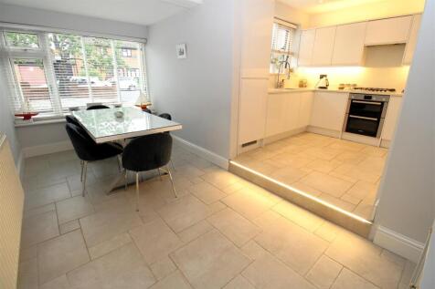 Kitchen2.JPG