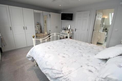 Bed 1(1).JPG