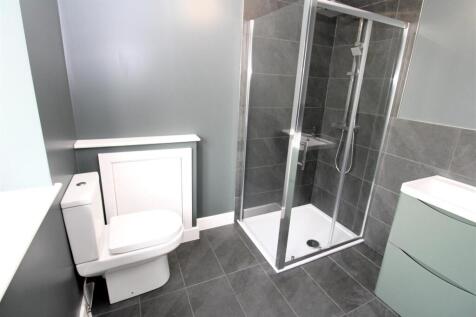En suite bed 2 .JPG