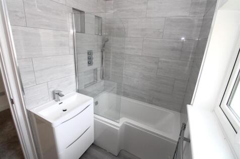 Bathrom1.JPG