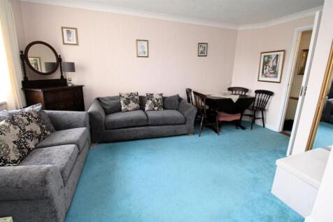 NEW LOUNGE2.JPG