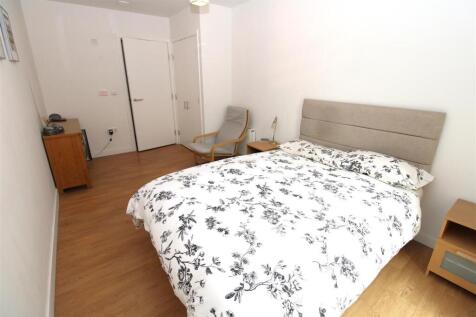 Bedroom 1(1).JPG