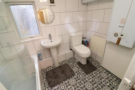 Bathroom 2.jpg