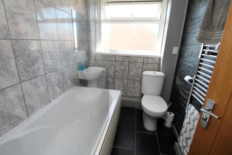 Bathroom1.JPG