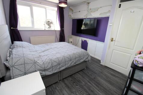 Bed 2(2).JPG