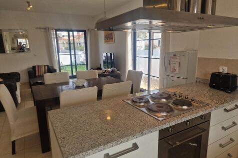 Kitchen Dining Area