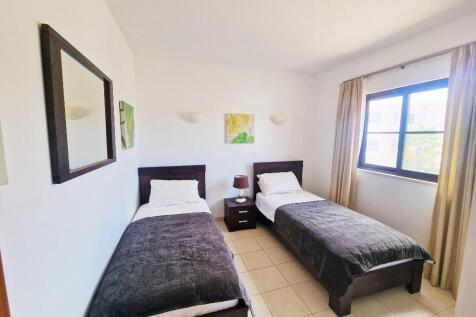 Twin Bedroom 