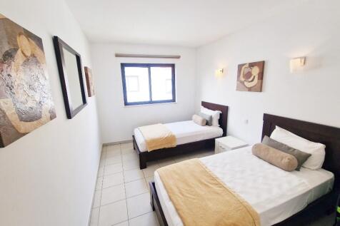 Twin bedroom