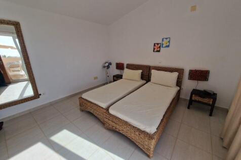 Twin bedroom 