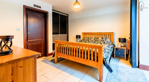 Annexe bedroom with ensuite