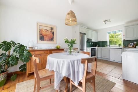 Kitchen/ Dining