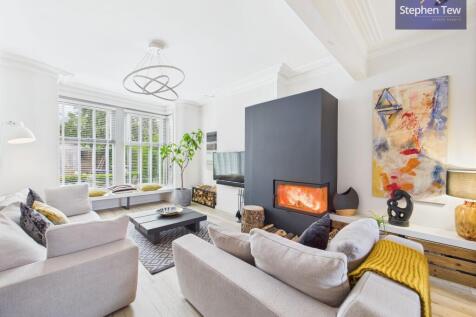 Lounge/ Dining Room