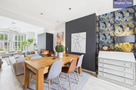Lounge/ Dining Room