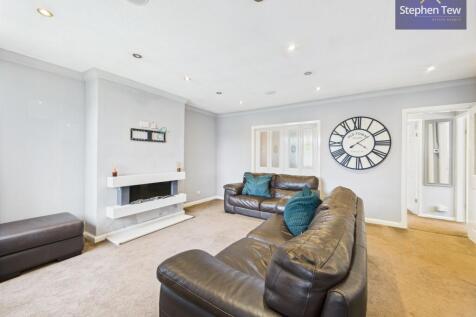 Living Room / Kitchen