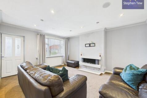Living Room / Kitchen