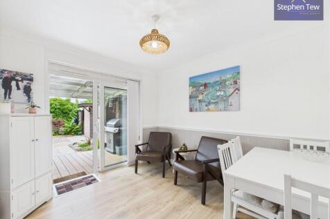 Bedroom/Dining Room