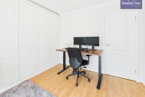 Bedroom 2 / Study