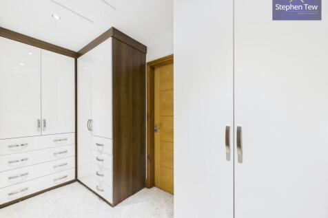 Walk-In Wardrobe